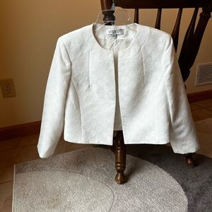 Kasper white 3/4 sleeve crop jacket size 6